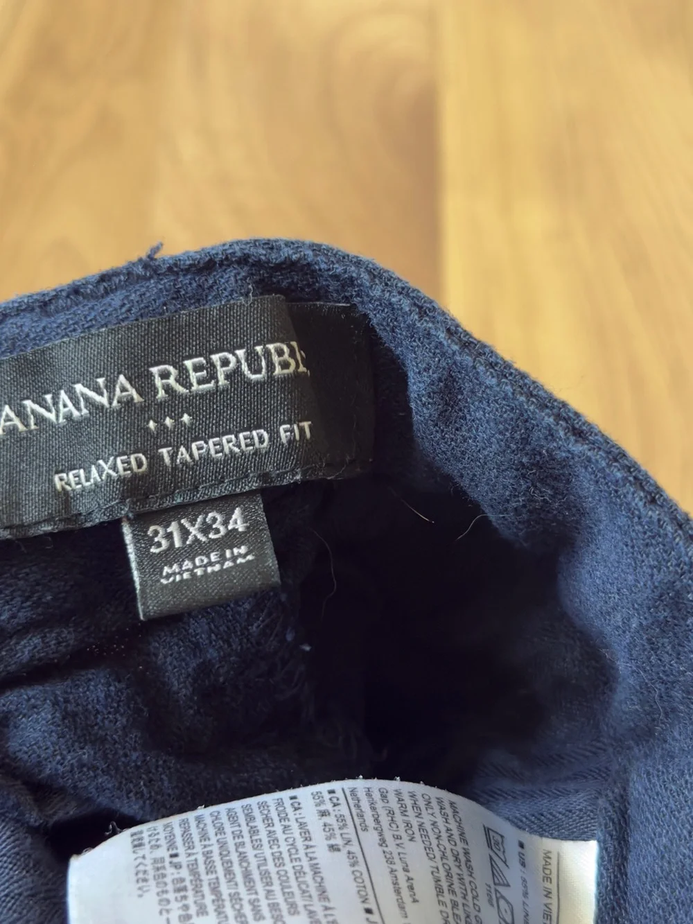 Banana Republic four banana